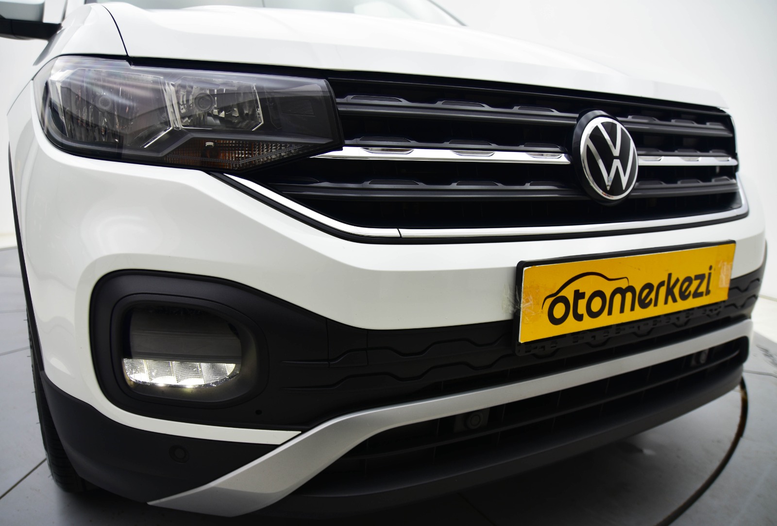 VOLKSWAGEN T-CROSS 13